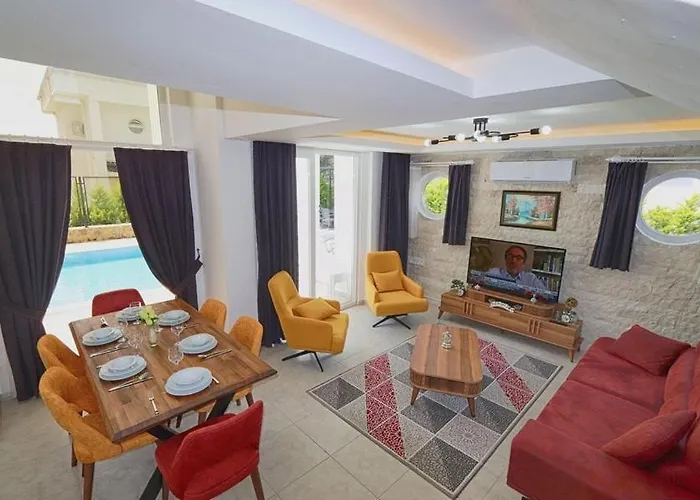 Detached With Private Pool In Oeluedeniz, Villa *