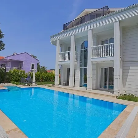 Detached With Private Pool In Oeluedeniz, فيلة