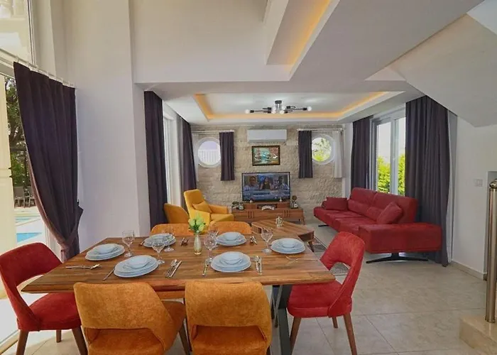 Detached With Private Pool In Oeluedeniz,