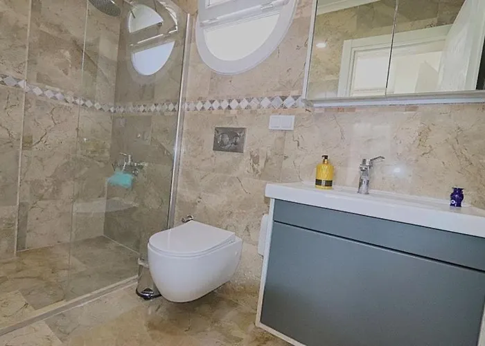 Detached With Private Pool In Oeluedeniz, Villa *
