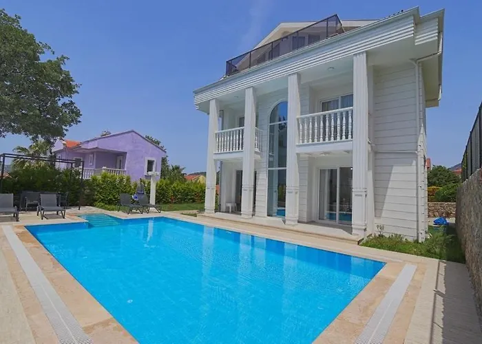 Detached With Private Pool In Oeluedeniz, Villa