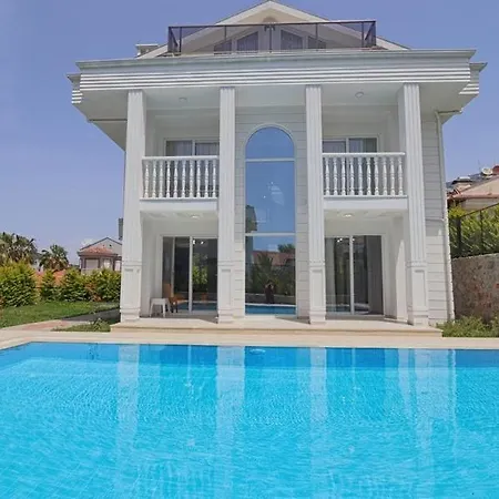 ヴィラ Detached With Private Pool In Oeluedeniz,