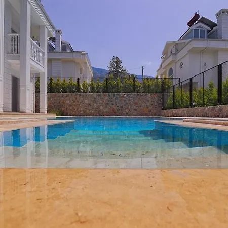 Detached With Private Pool In Oeluedeniz, フェティエ