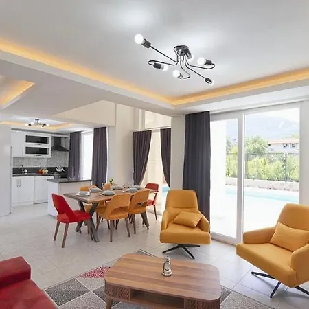 Detached With Private Pool In Oeluedeniz, ヴィラ フェティエ